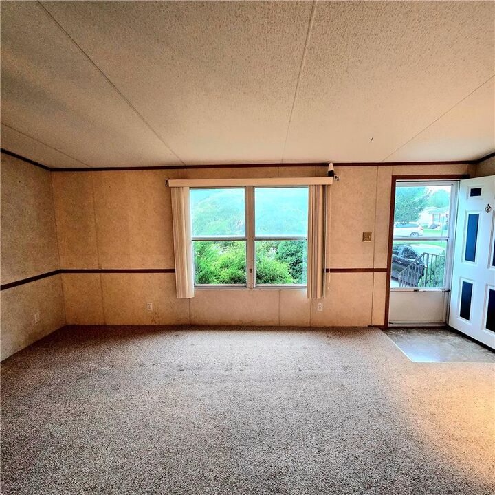 Property Photo:  3 Canterbury Court  PA 18040 