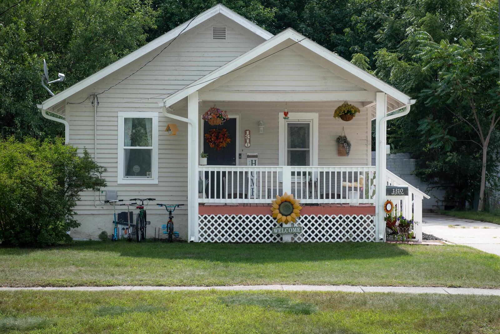 Property Photo:  1310 State  MI 48640 