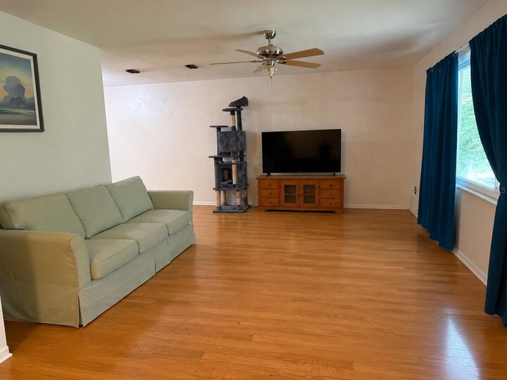 Property Photo:  1906 SW 48th Avenue  FL 32608 