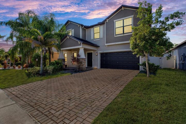 Property Photo:  10207 Count Fleet Drive  FL 33573 