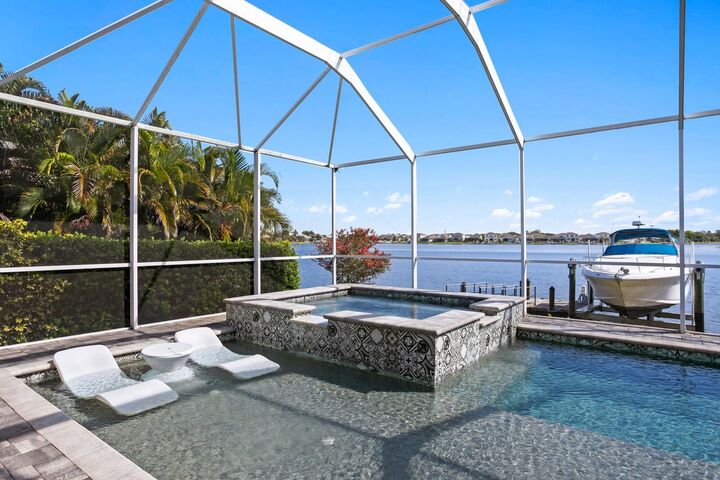 Property Photo:  5233 Brighton Shore Drive  FL 33572 