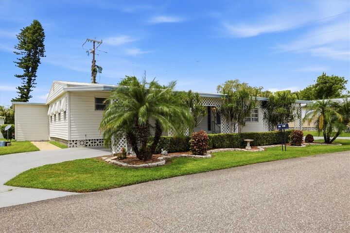 Property Photo:  1407 41st Avenue E  FL 34222 
