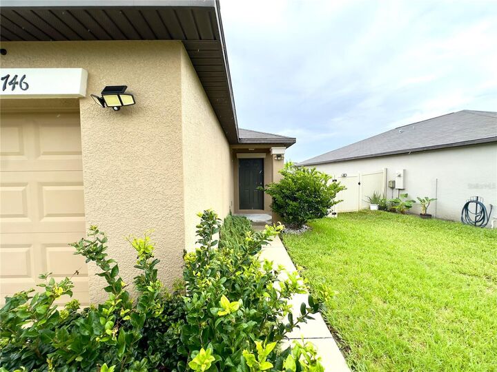 Property Photo:  9746 Sage Creek Drive  FL 33573 