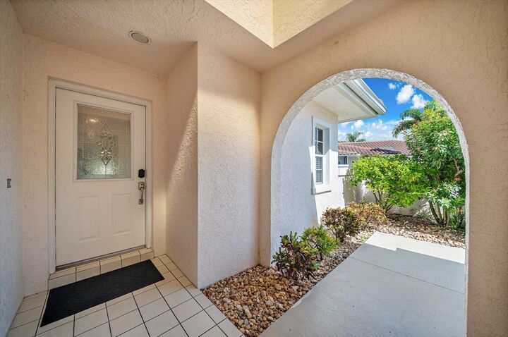 Property Photo:  7306 Golf Pointe Circle  FL 34243 