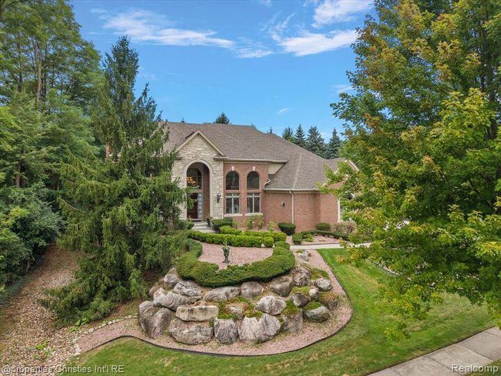 Property Photo:  5173 Serena Dr  MI 48098 2354 