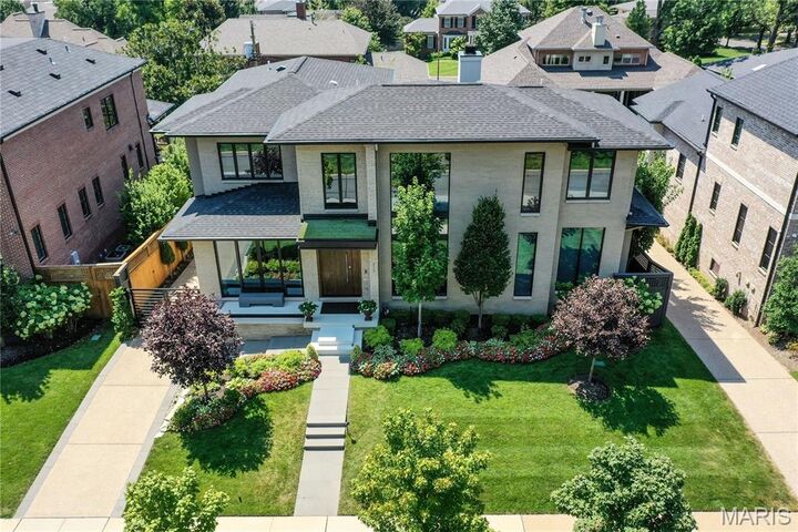 Property Photo:  123 N Forsyth Boulevard  MO 63105 