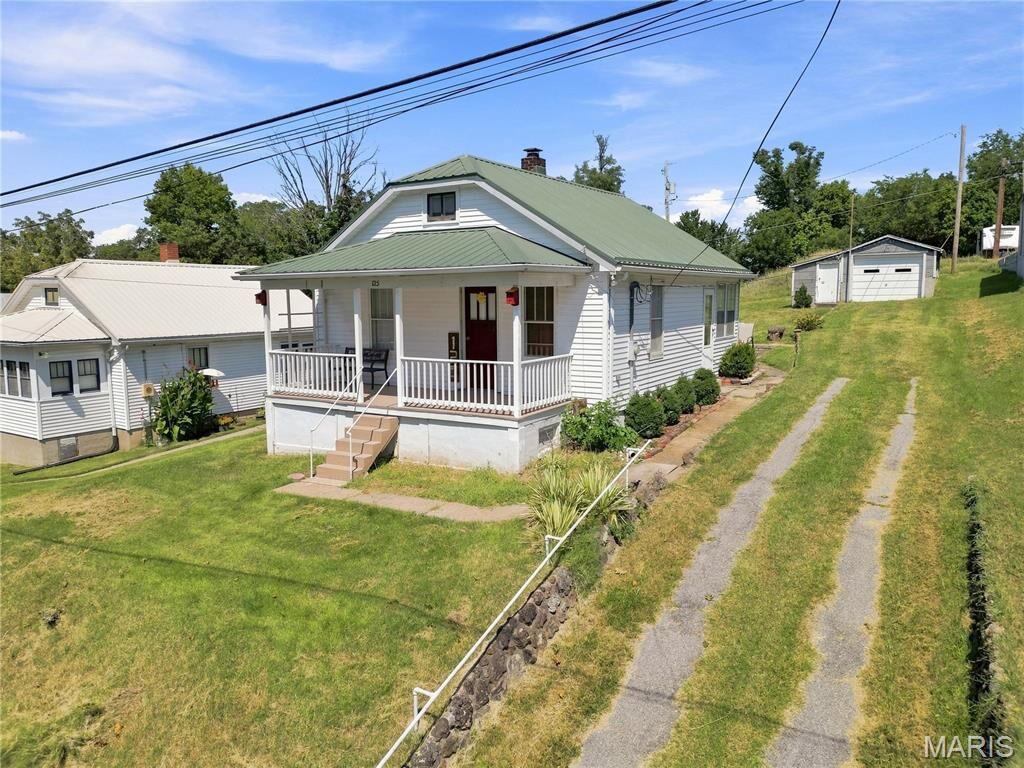 Property Photo:  125 E 9th Street  MO 65041 