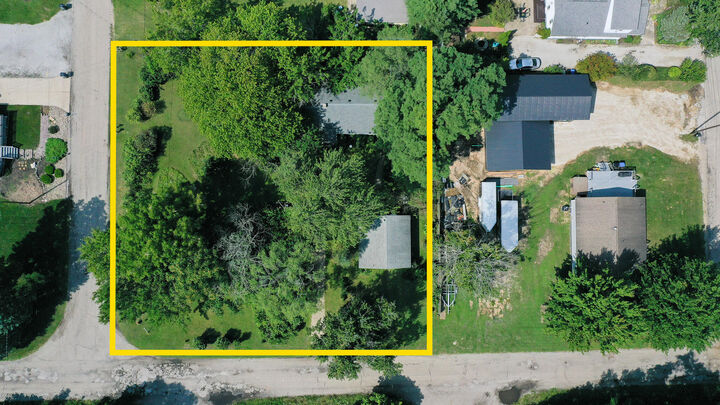 Property Photo: 427 S Mayhew Street MI 49117