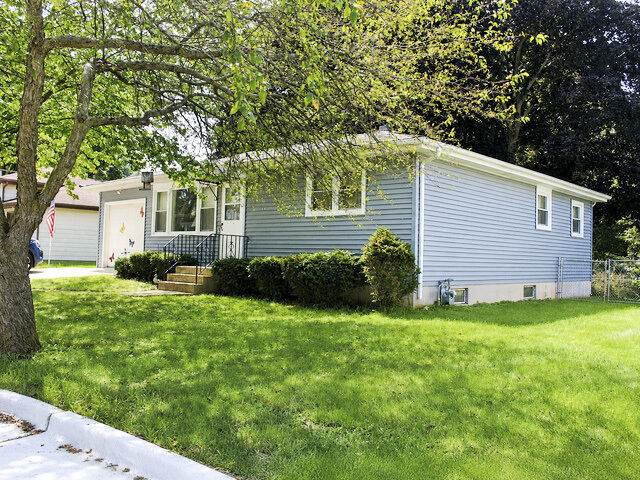 Property Photo:  576 Elm Street  IL 60140 