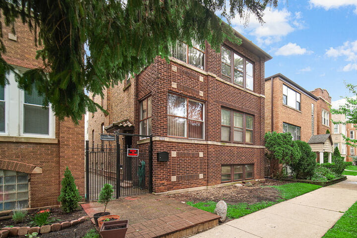 Property Photo: 5753 N Washtenaw Avenue IL 60659