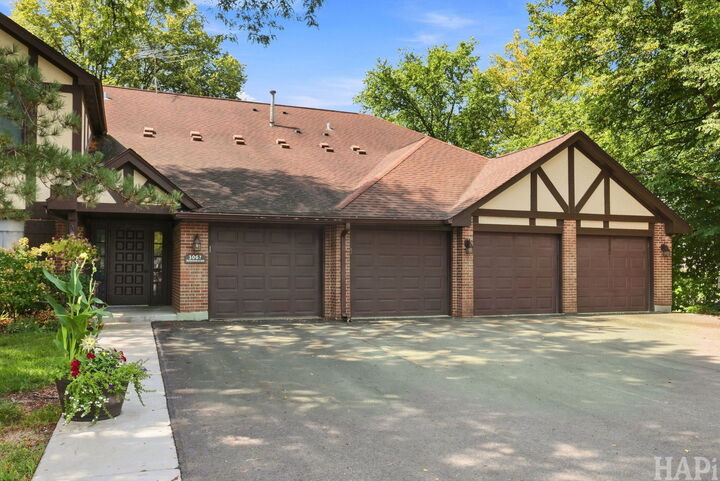 Property Photo:  1082 Creekside Court 2B  IL 60090 