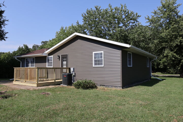 Property Photo: 7840 S Sugar Island Road IL 60922