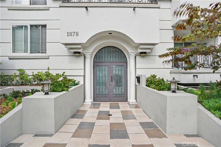 Property Photo:  1878 Greenfield Avenue 204  CA 90025 