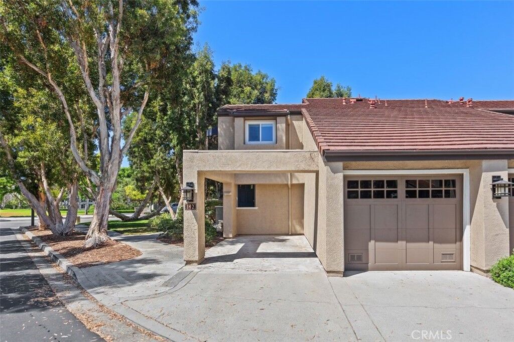 Property Photo: 142 Stanford Court 71 CA 92612