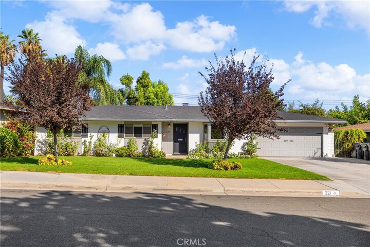 Property Photo:  221 Phlox Avenue  CA 92373 
