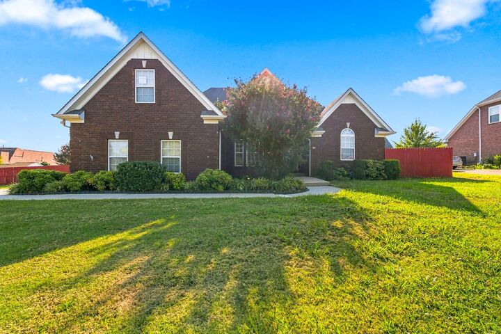 Property Photo: 801 Riata Ct TN 37167