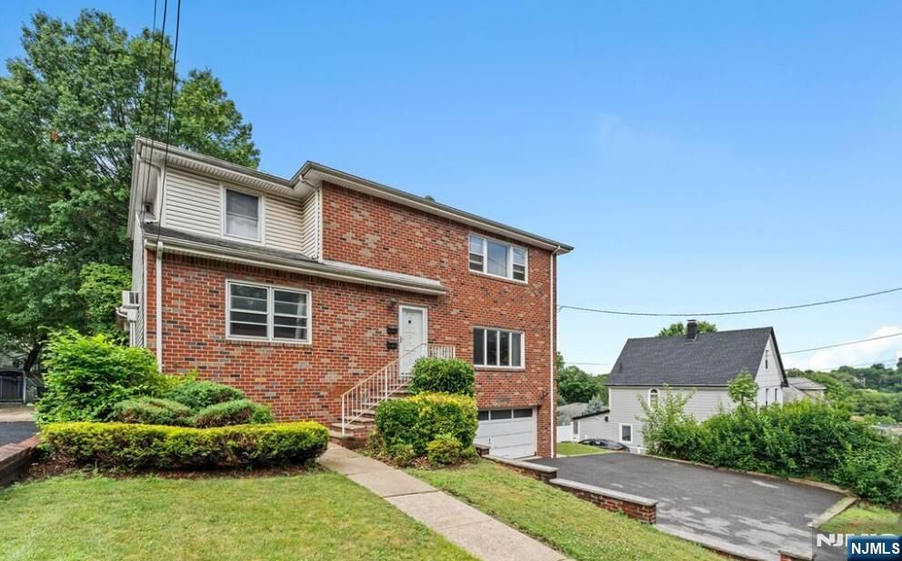 Property Photo:  650 Edgewater Avenue 1  NJ 07657 