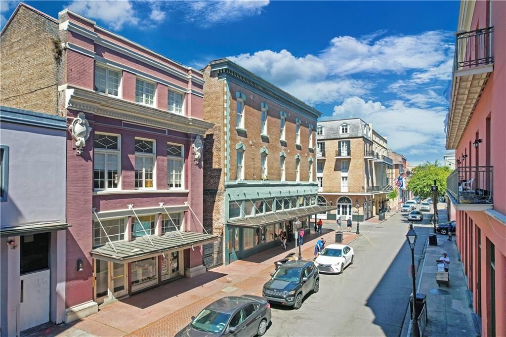 Property Photo: 237 Dauphine Street 7 LA 70112