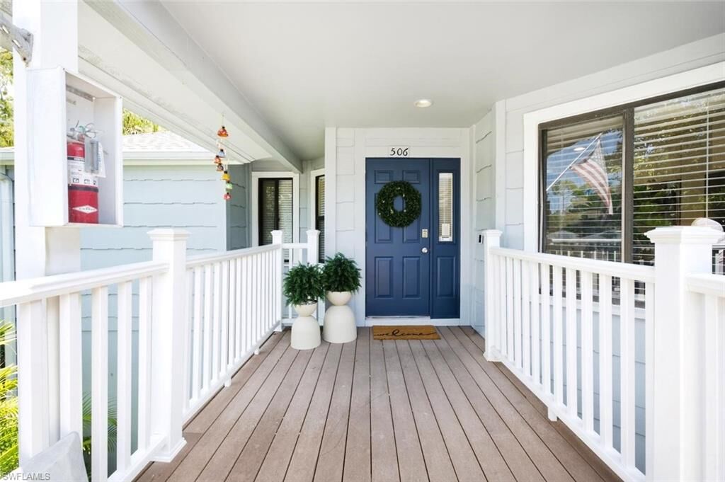 Property Photo:  506 Courtside Dr E201  FL 34105 