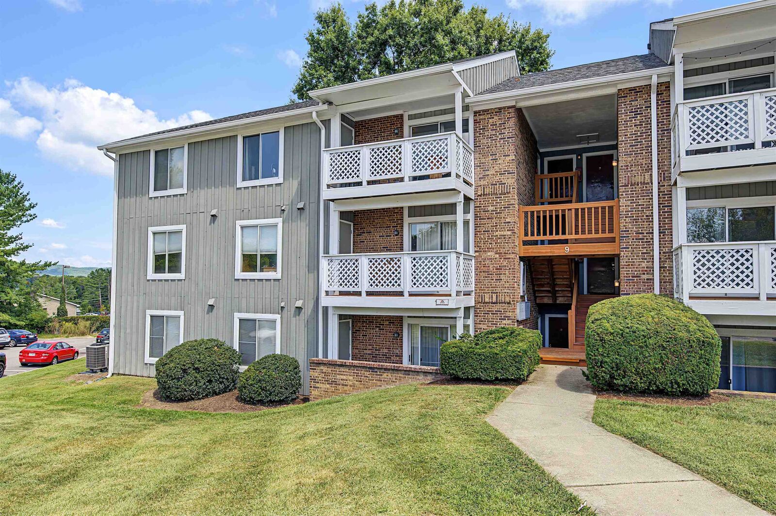 Property Photo:  821 Cascade Court  VA 24060 