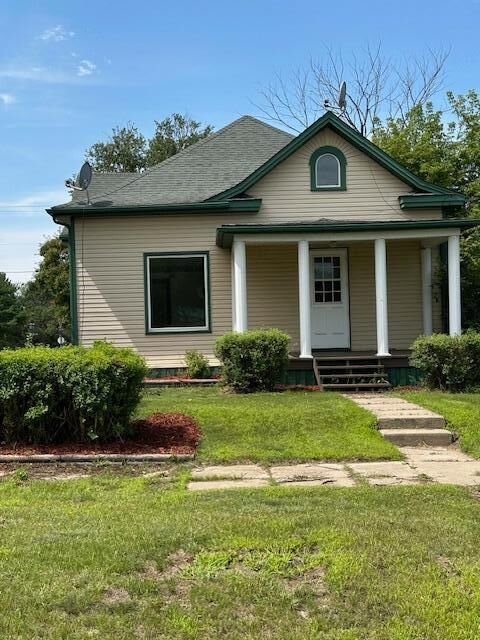 Property Photo:  302 Cedar Avenue NW  MN 56633 