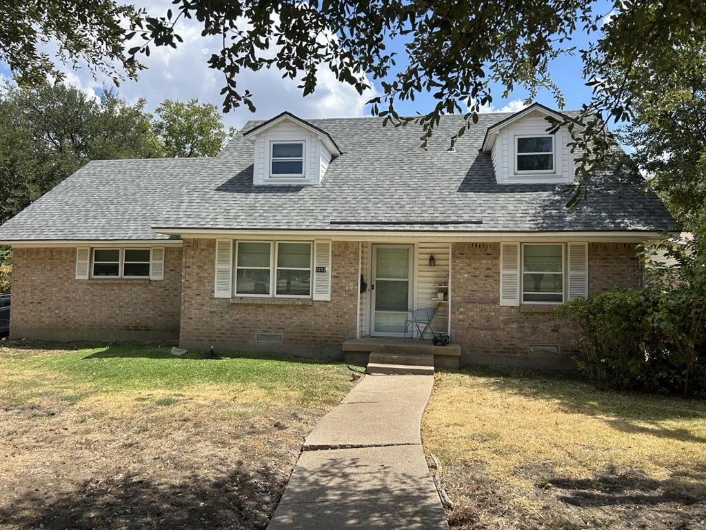Property Photo: 2202 Candleberry Drive TX 75149