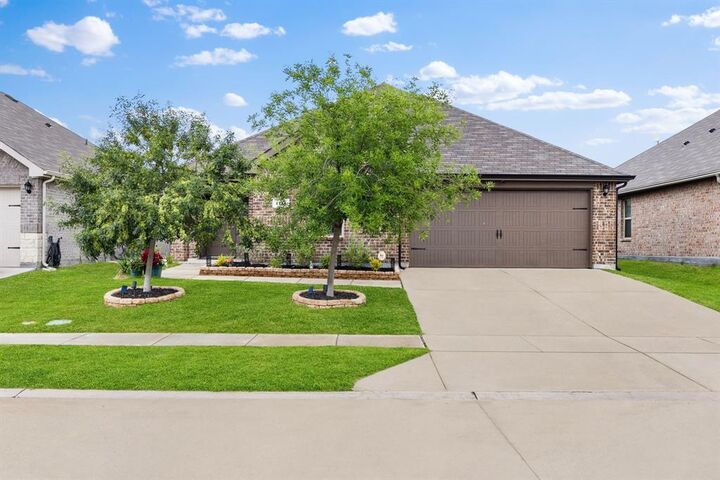 Property Photo:  1111 Baldwin Lane  TX 75119 