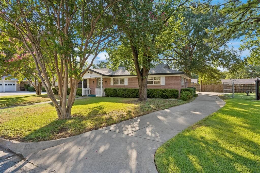 Property Photo: 512 Brown Trail Court TX 76053