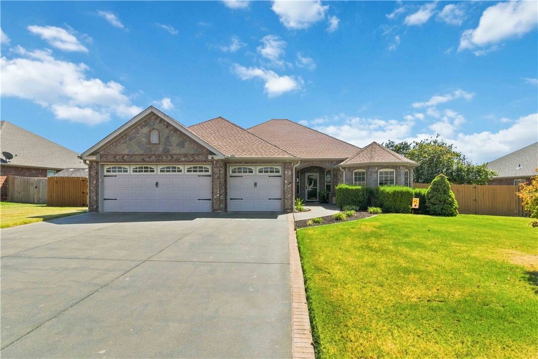 Property Photo:  3507 SW Windy Oak Avenue  AR 72713 