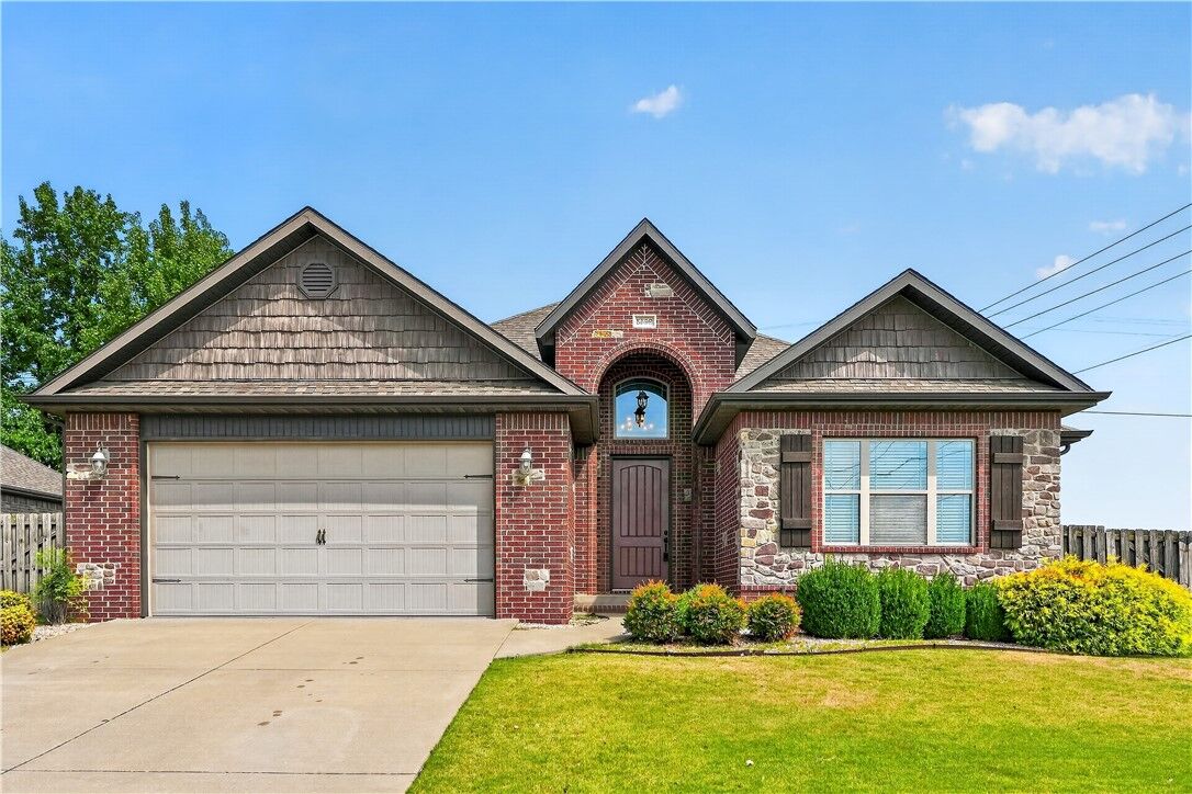 Property Photo:  5599 Murfield Drive  AR 72758 
