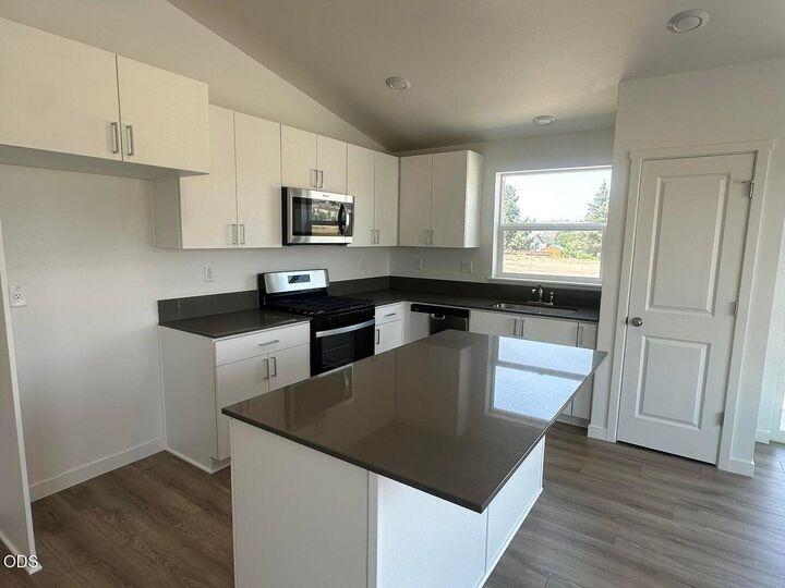 Property Photo:  604 NE McGee Street 156  OR 97741 