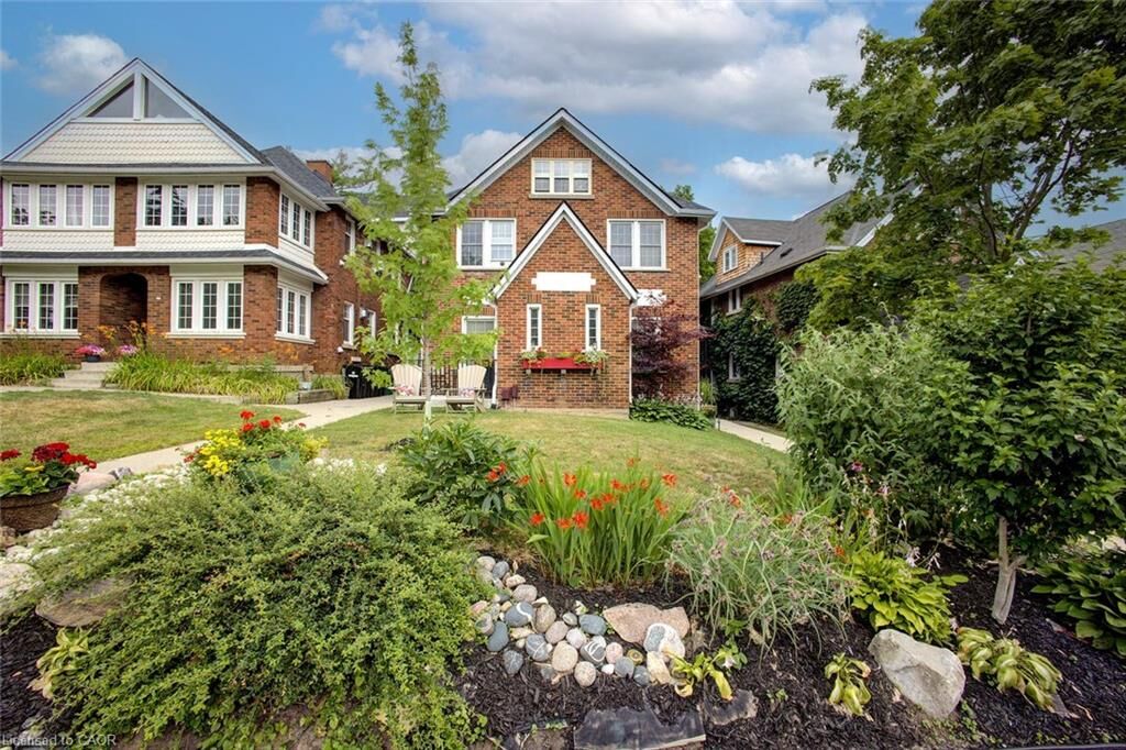 Property Photo:  96 John Street W Main  ON N2L 1C1 