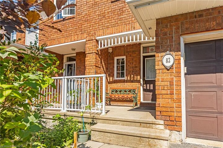 Property Photo:  82 Milner Downs Crescent  ON K2M 2S5 