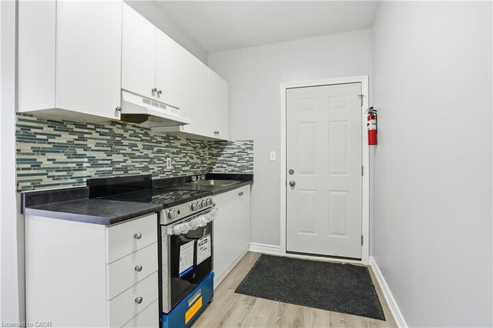 Property Photo:  322 Barton Street E 4  ON L8L 2X7 