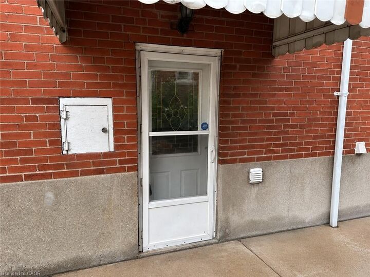 Property Photo:  131 East 42nd Street Basement  ON L8T 3A2 