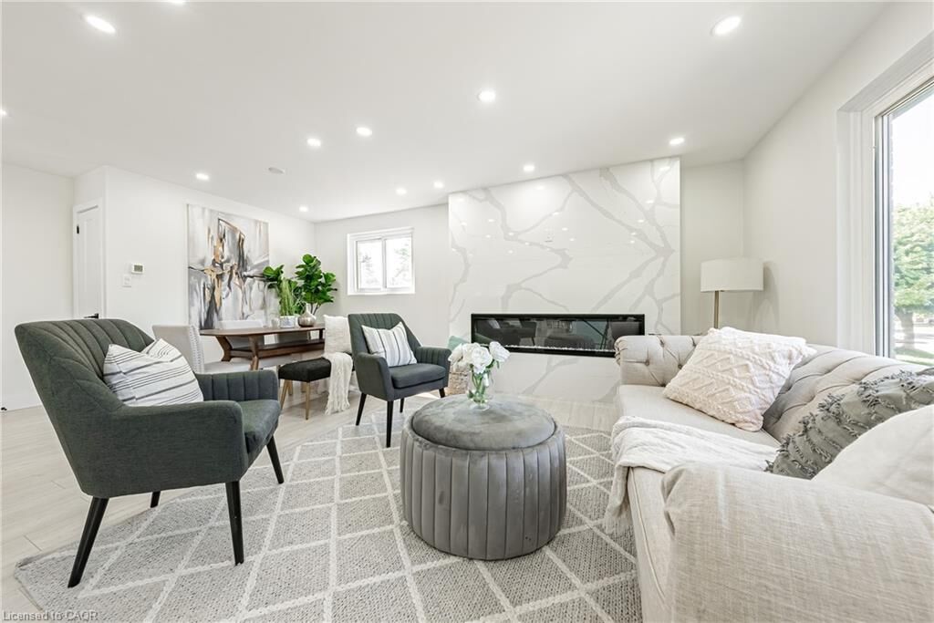 Property Photo:  22 William Johnson Street Main  ON L8J 1B4 
