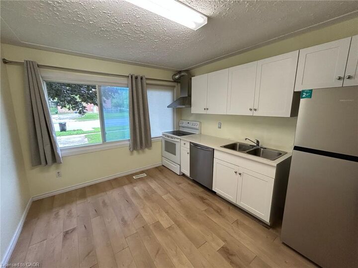 Property Photo:  148 Weber Street N A  ON N2J 3H1 