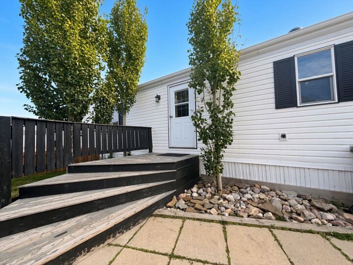Property Photo:  10817 97 Street  AB T8X 5E3 
