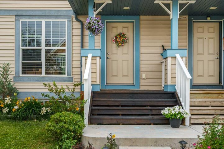 Property Photo:  240 Elgin Meadows Gardens SE  AB T2Z 0M4 