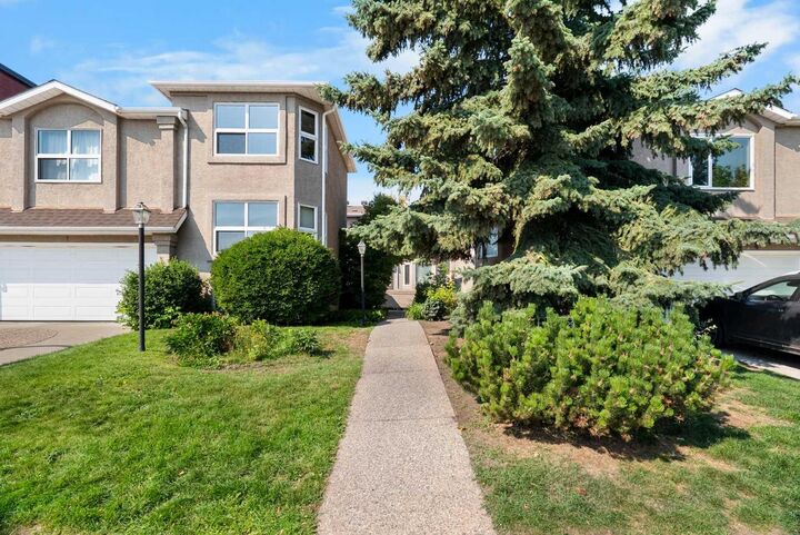 Property Photo:  2429 28 Street SW 3  AB T3E 2H7 