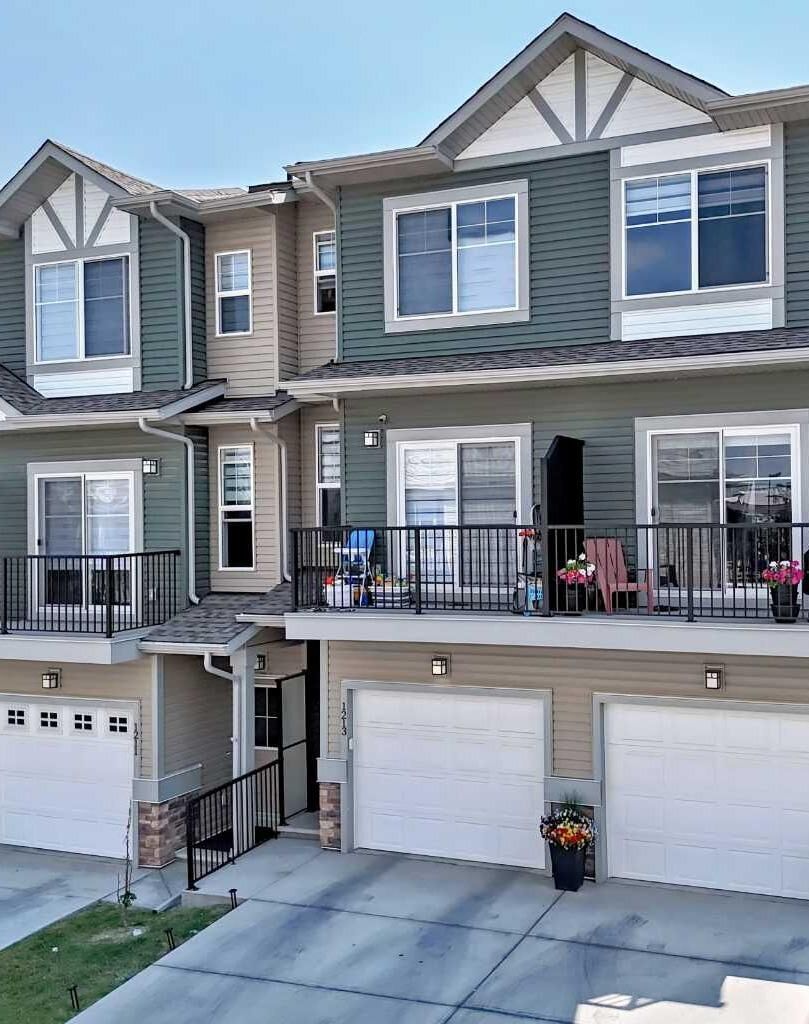 Property Photo:  1213 Sage Hill Grove NW  AB T3R 2A1 