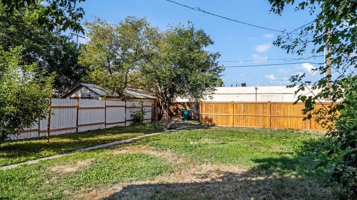 Property Photo:  234 14 Street N  AB T1H 2V9 