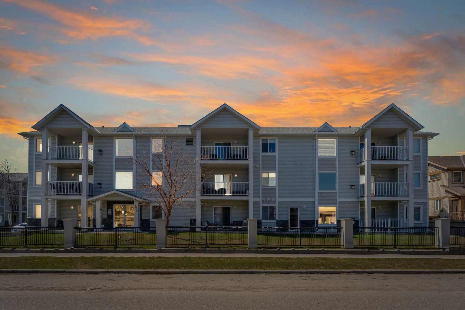 Property Photo:  7106 Valleyview Park SE 106  AB T2B 3R6 