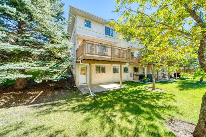 Property Photo:  210 Scenic Acres Terrace NW  AB T3L 1Y4 