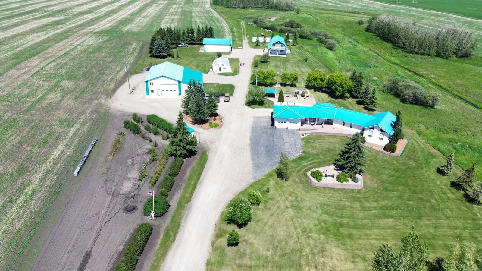 Property Photo:  27556 Township Road 372  AB T4G 0M5 