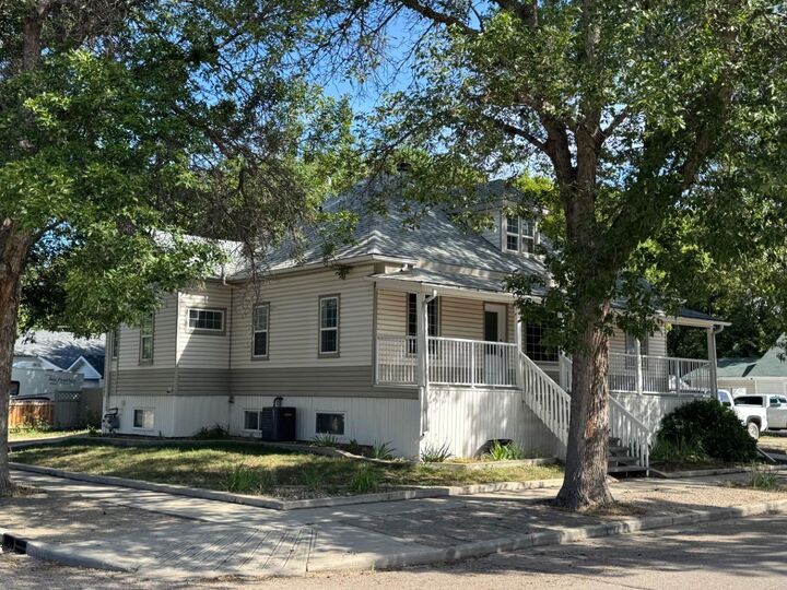 Property Photo:  804 8 Street SE  AB T1A 1M8 