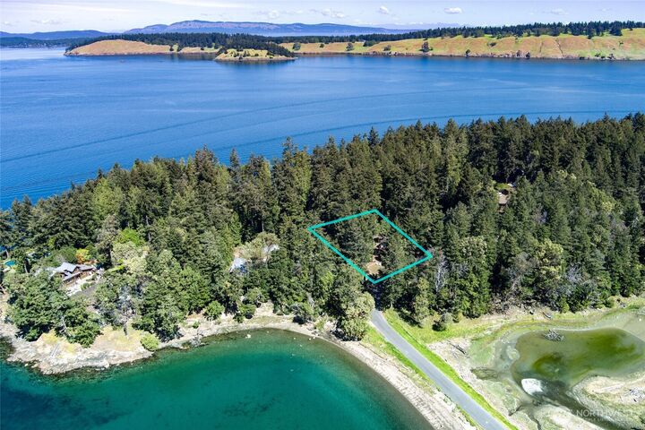 Property Photo:  40  Brooks Lane  WA 98250 