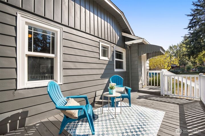 Property Photo:  5620  Wetmore Avenue A  WA 98203 