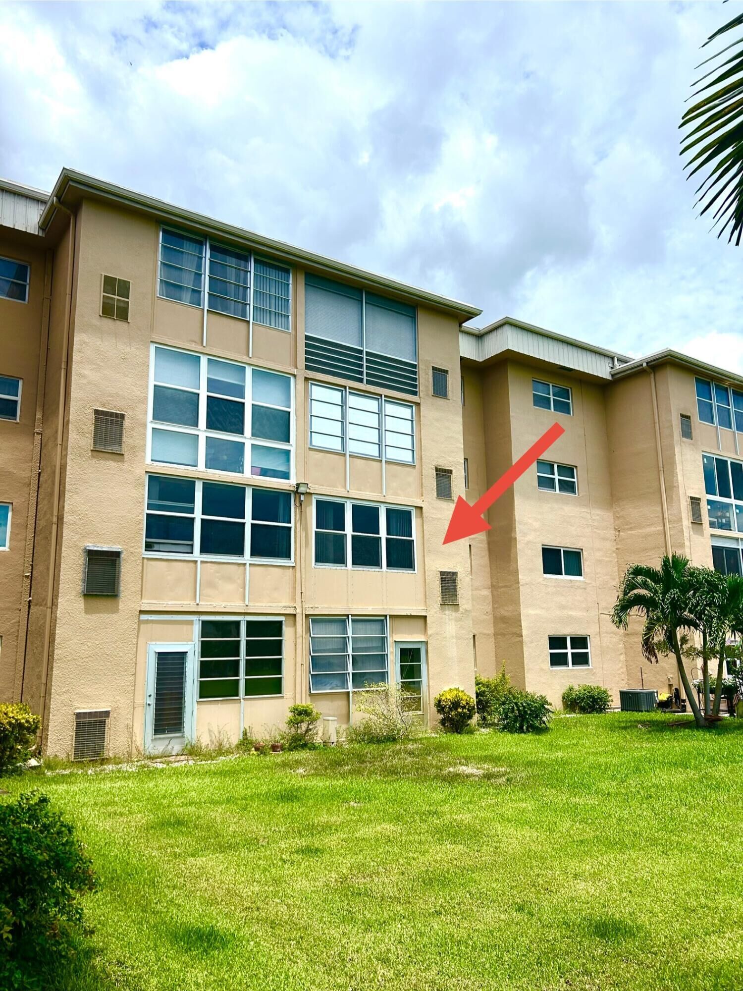 Property Photo:  2600 NE 1st Lane Apt 205  FL 33435 
