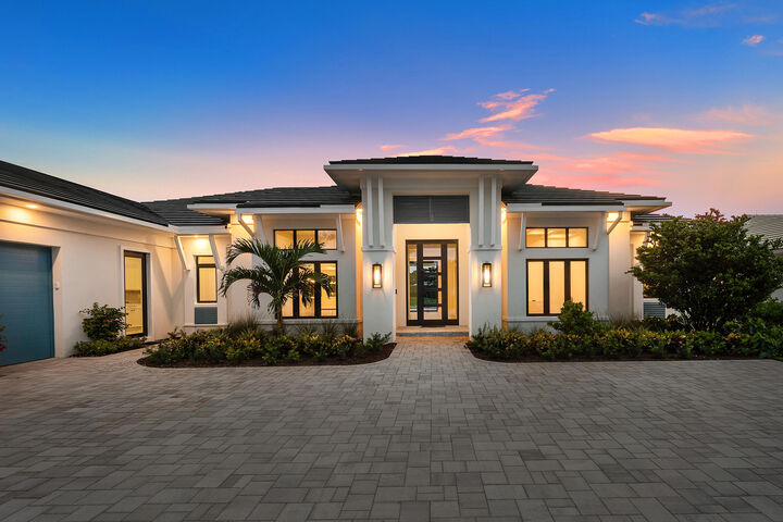 Property Photo: 4915 King Palm Circle FL 33436